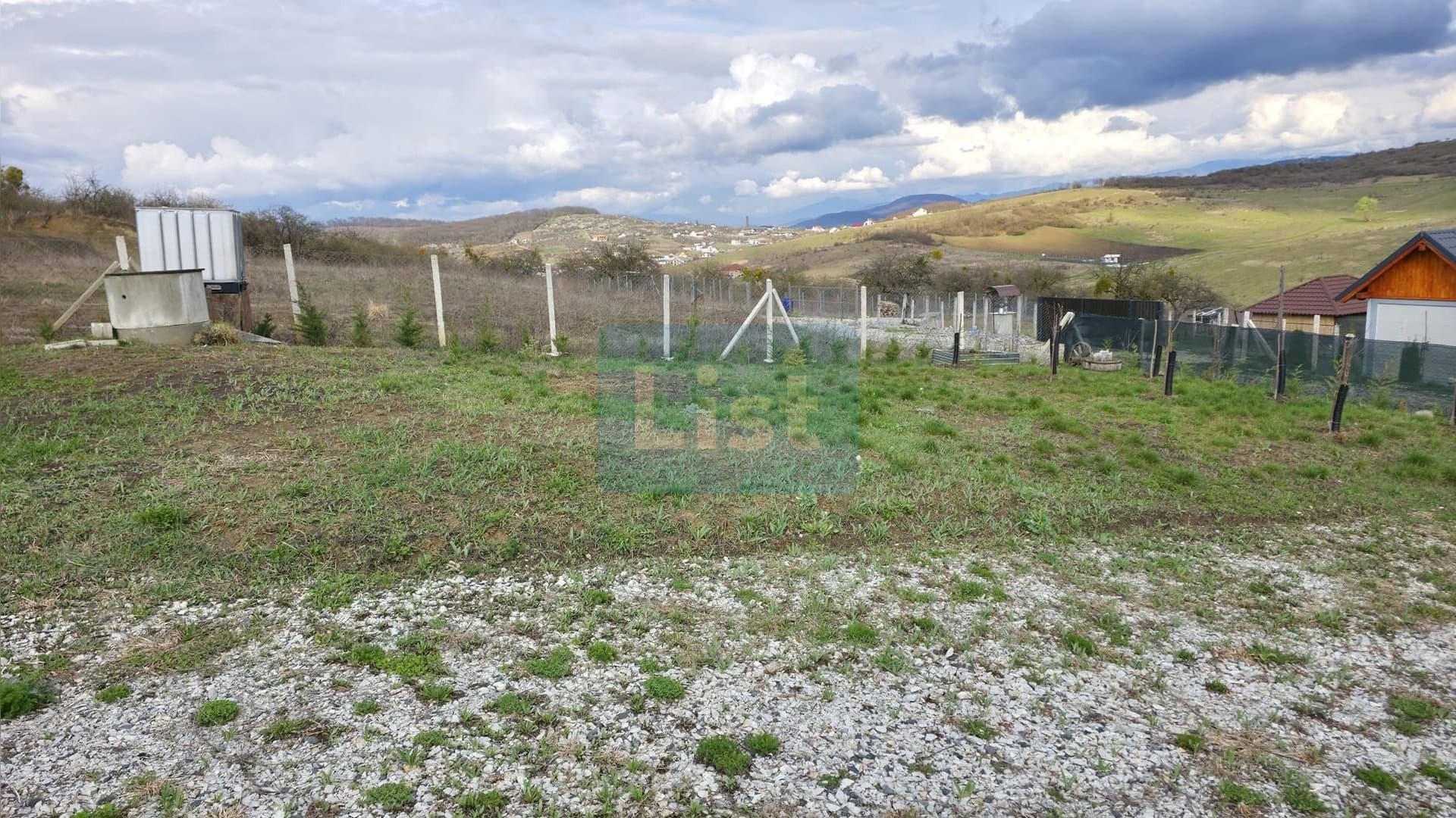 TEREN DE VÂNZARE la 5 minute de oraș! — 9