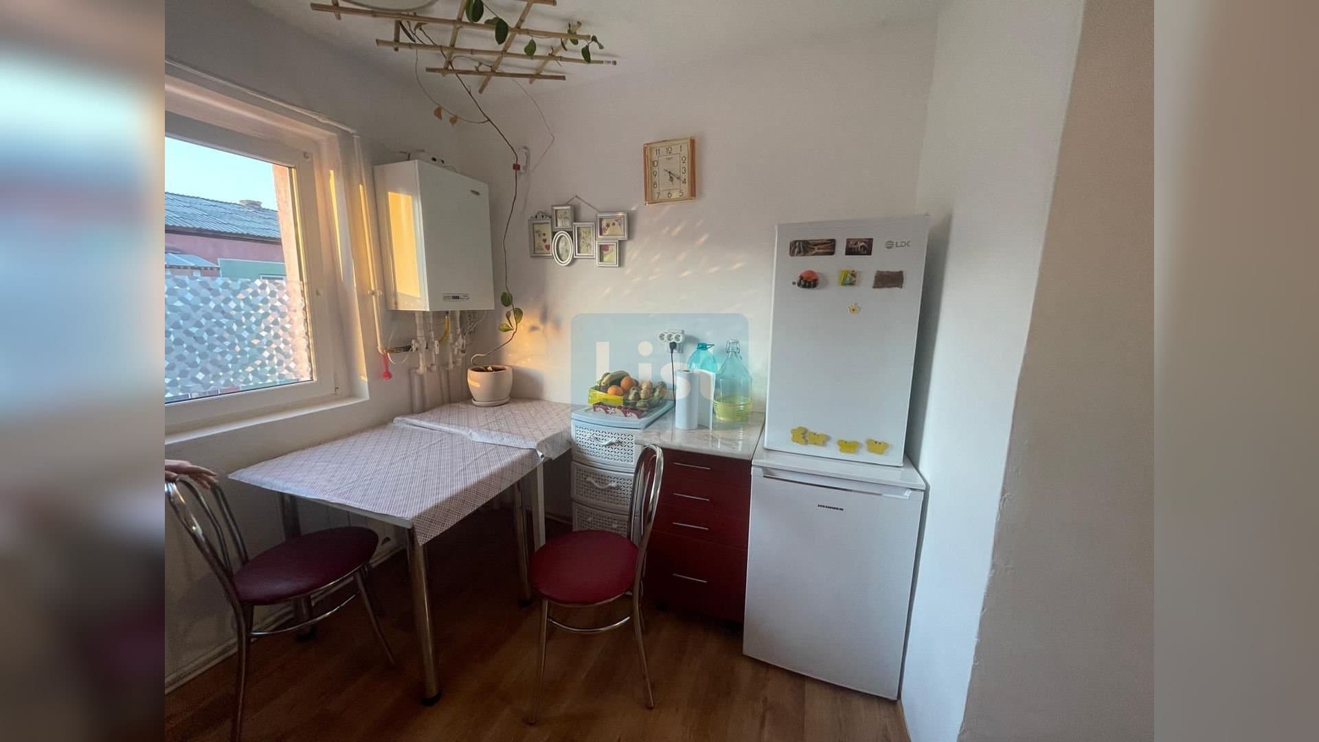 Apartament 3 camere de vanzare