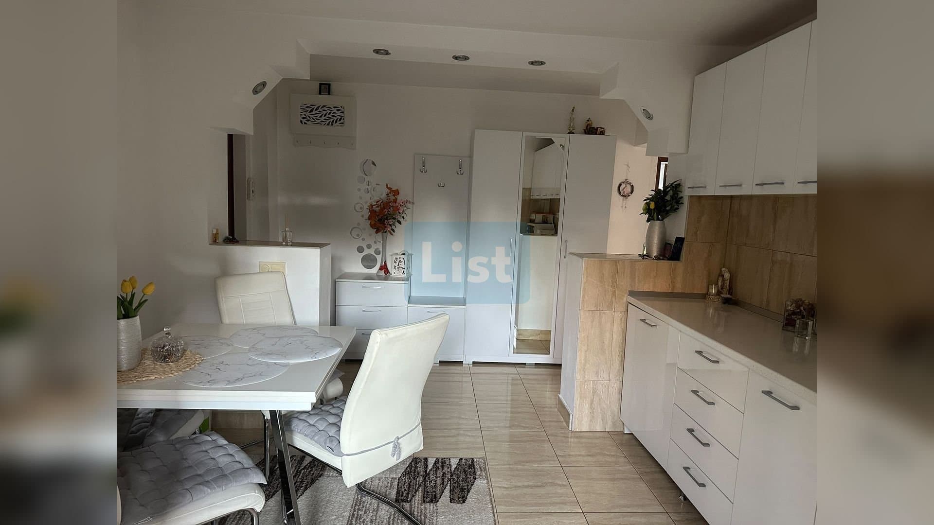 Apartament 3 camere | Zona Decebal | Strada Locotenent Călin | Etaj 1 — 3