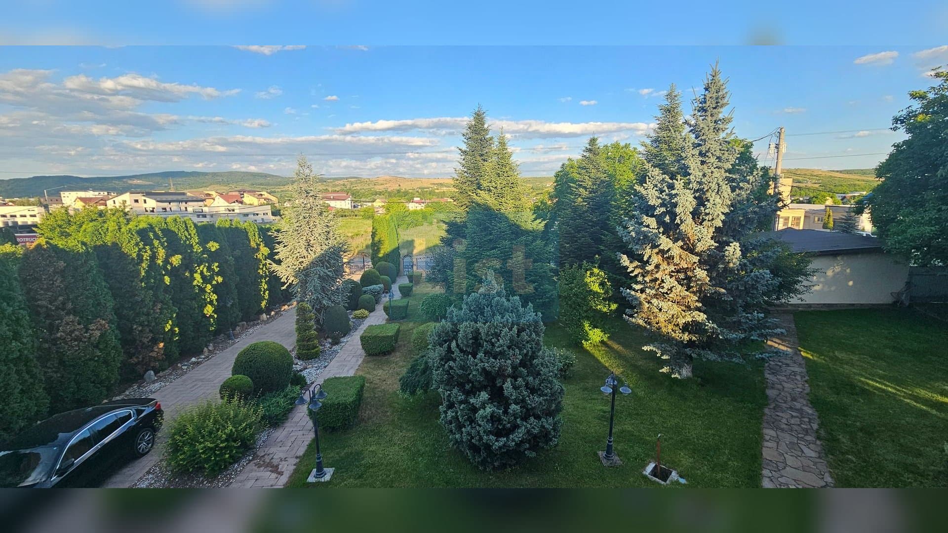 Casă premium D+P+E cu anexe si teren generos — 36