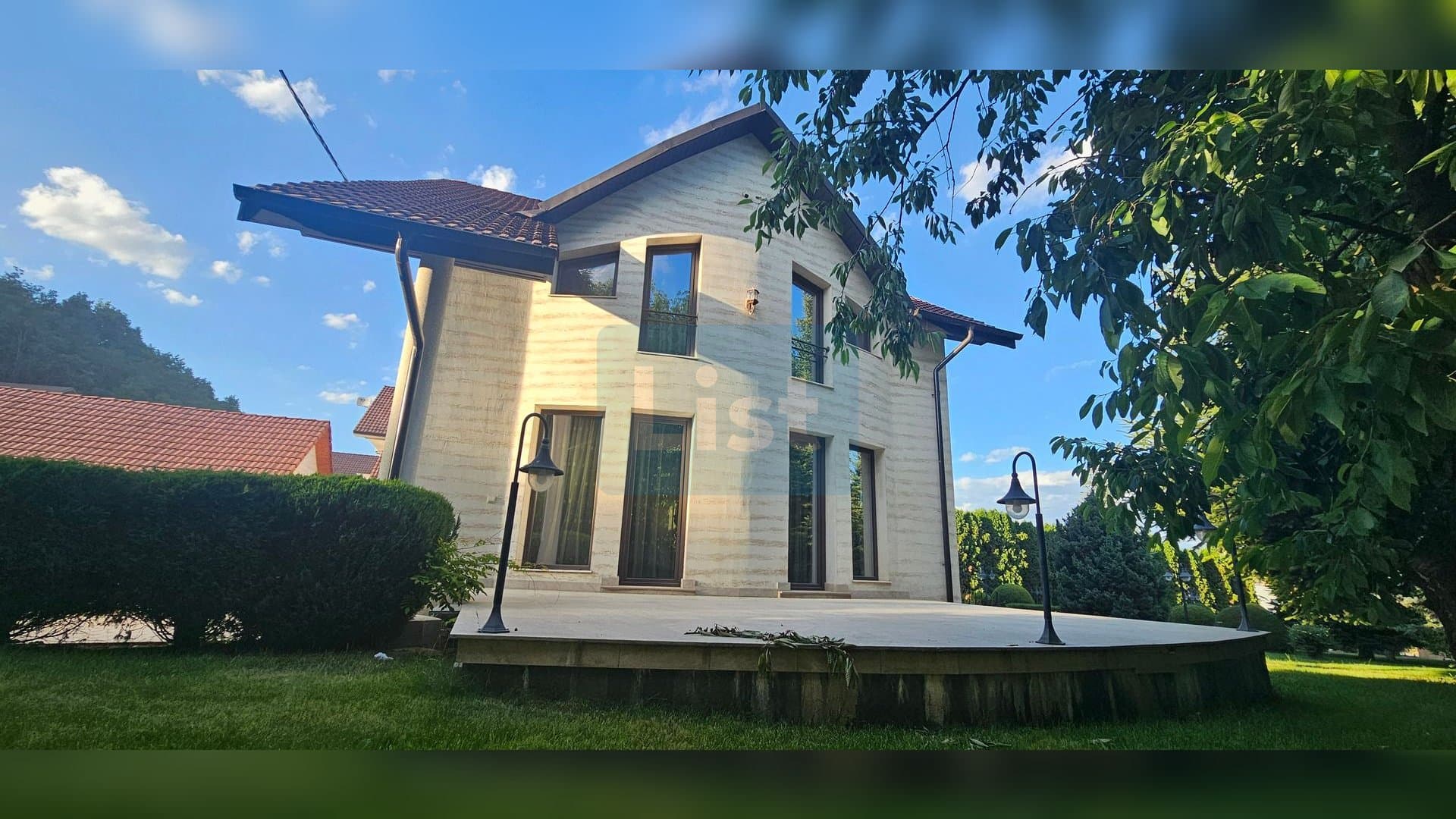Casă premium D+P+E cu anexe si teren generos — 42