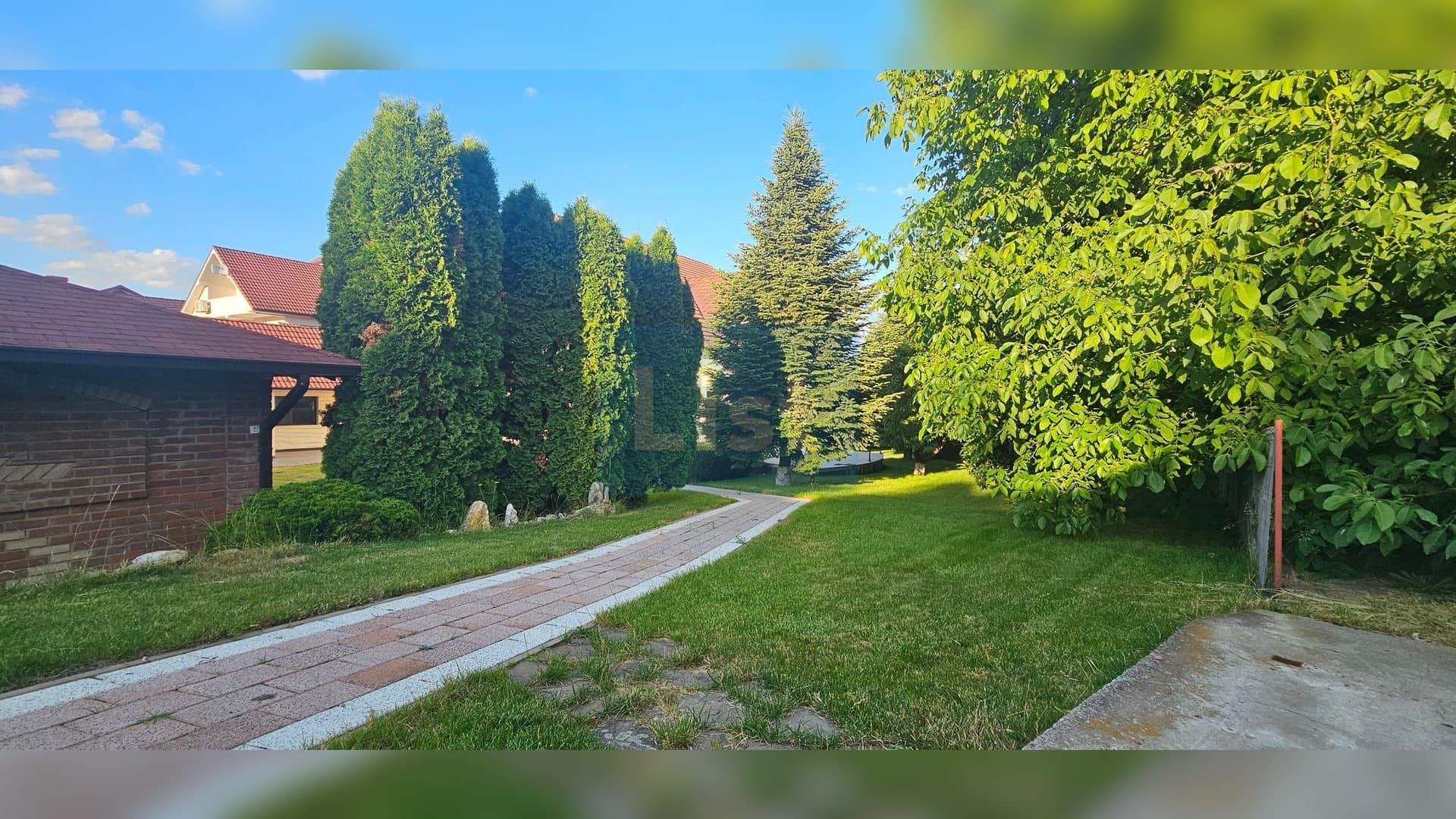 Casă premium D+P+E cu anexe si teren generos — 43