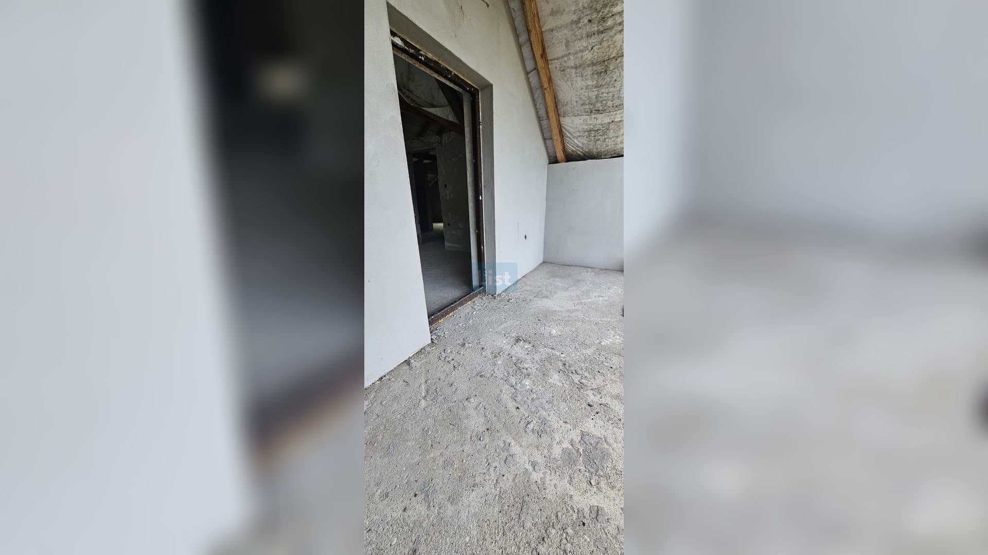 Casa cu Teren de vânzare – Jelna — 16